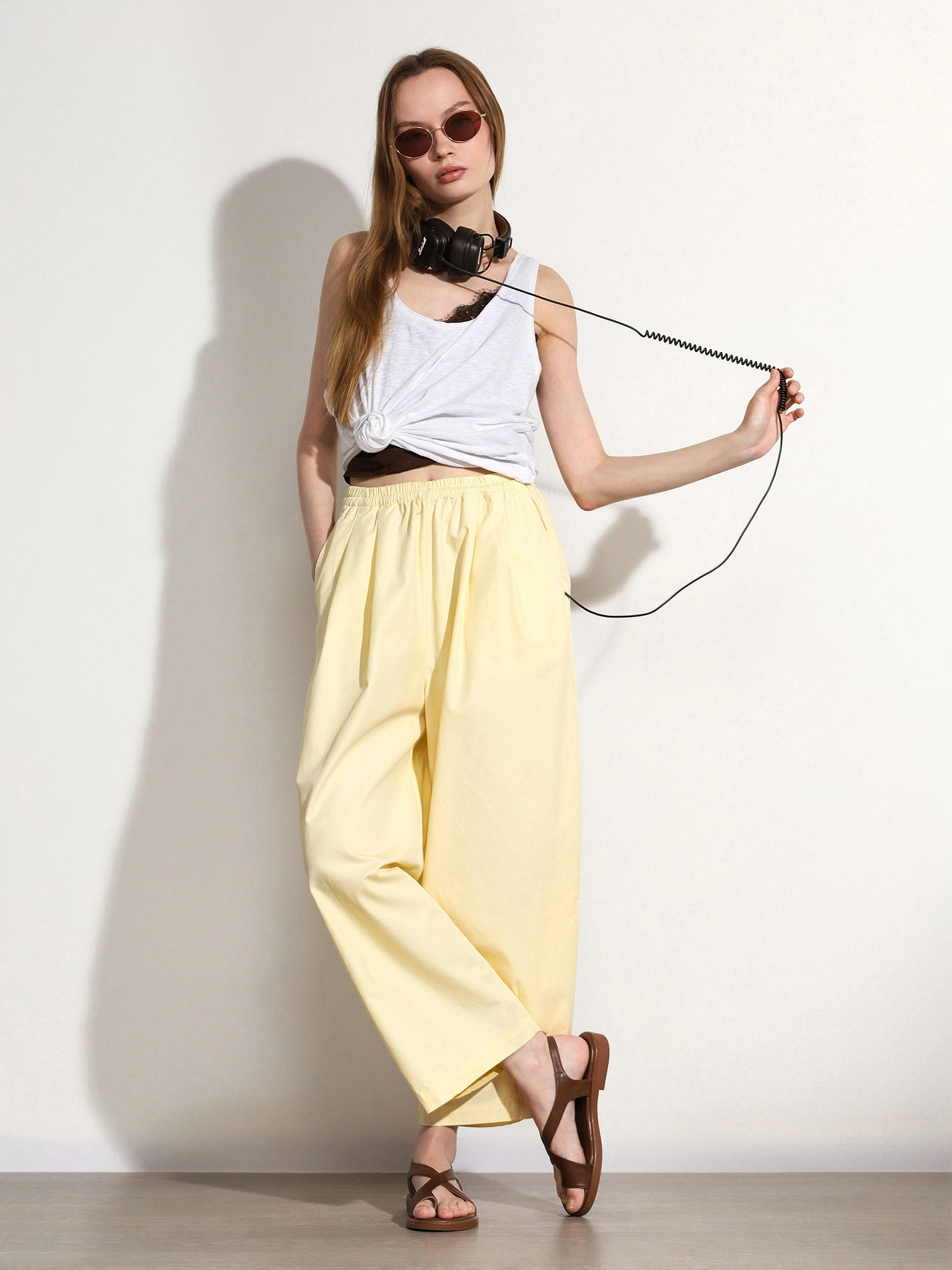 Брюки желтого цвета из смесового хлопка